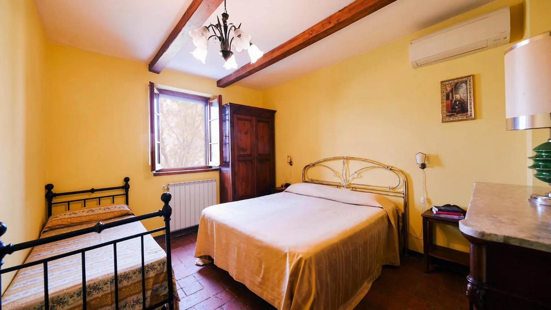 Holiday home Rustic Farmhouse In Cortona With Swimming Pool Villa