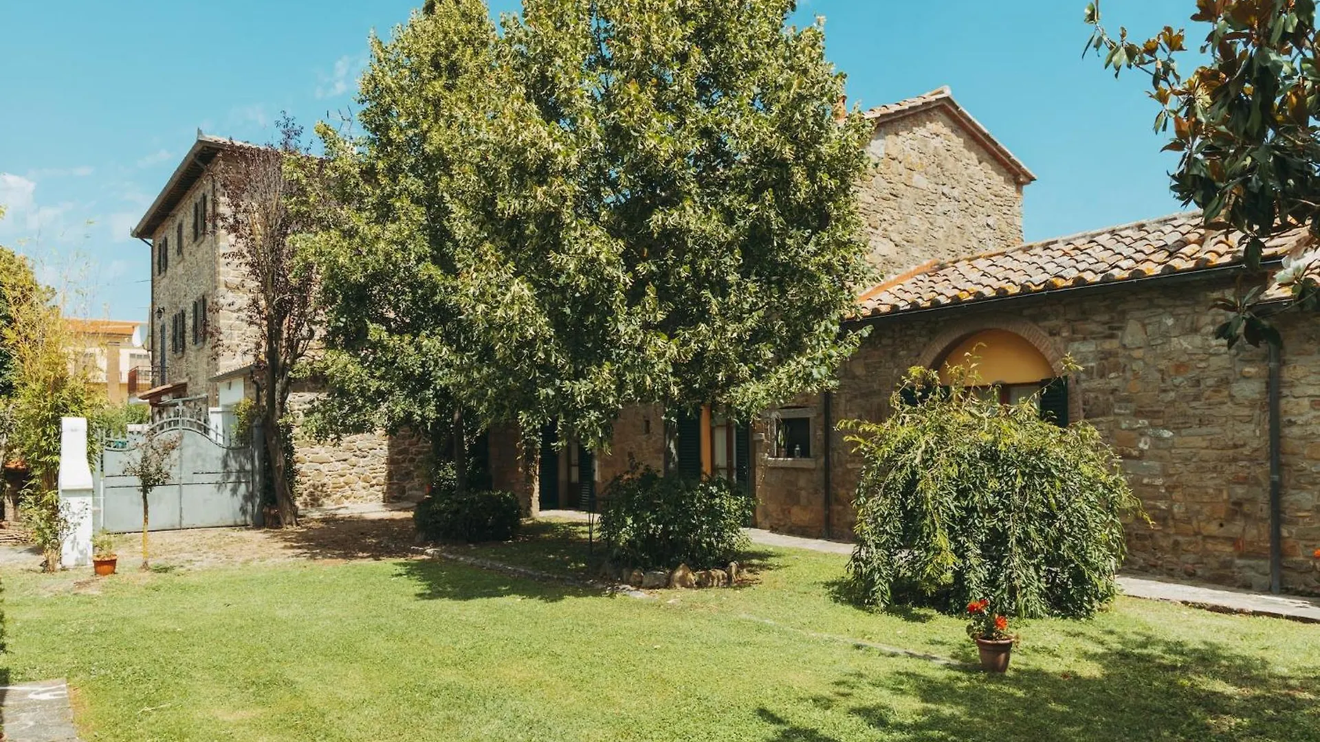 Rustic Farmhouse In Cortona With Swimming Pool Villa