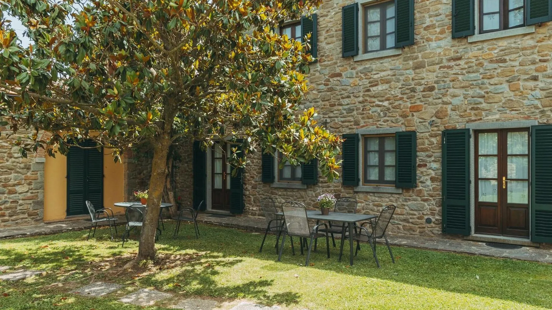 Rustic Farmhouse In Cortona With Swimming Pool contacts
